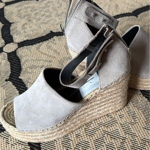Dolce Vita Gray Espadrille Wedge Sandals size 9